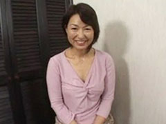 【SEX熟女動画】乳首をコリコリされてパンツを濡らす56歳の里中亜矢子さん